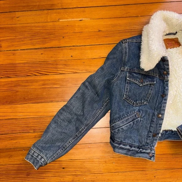 Vintage Levi’s Cropped Fuzzy Denim Jacket - Picture 2 of 4